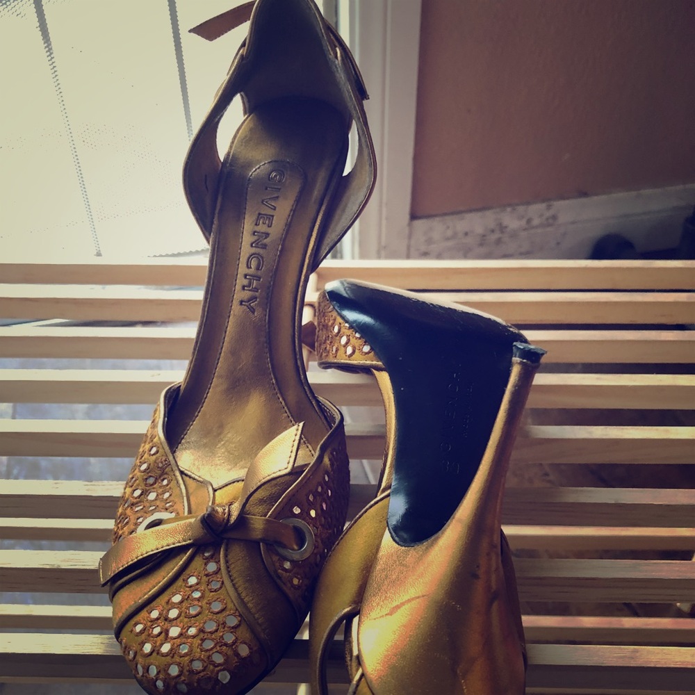 Givenchy Mustard Gold and Silver 2” pumps